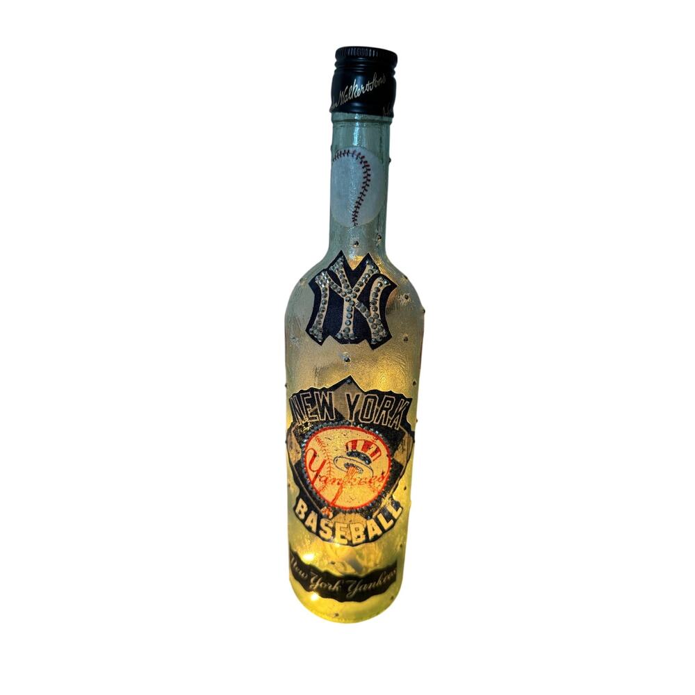 New York Yankees Designer Glass Bottle w/ Lights *Unique Gift Idea